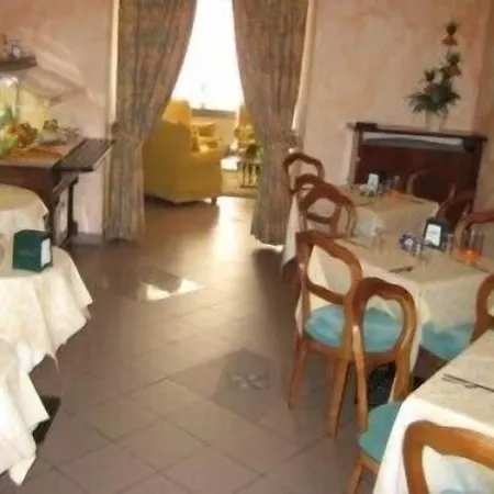 Отель Hotel City 3*