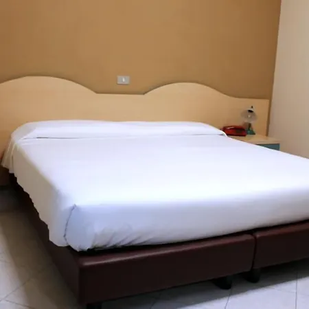 Отель Hotel City Кивассо