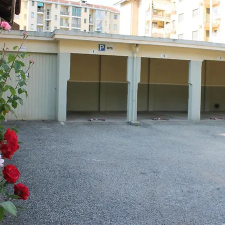 Отель Hotel City